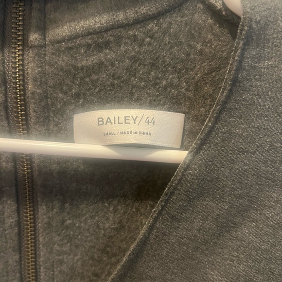 Bailey 44 Sweatshirt size small- new without tags - Picture 2 of 2